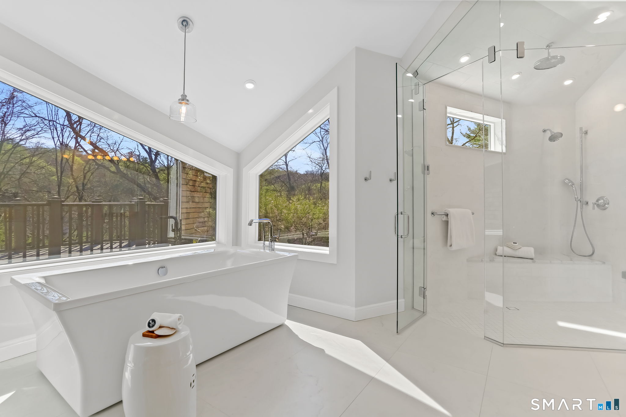 32 Buttonball Lane