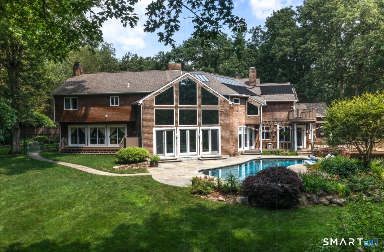 32 Buttonball Lane