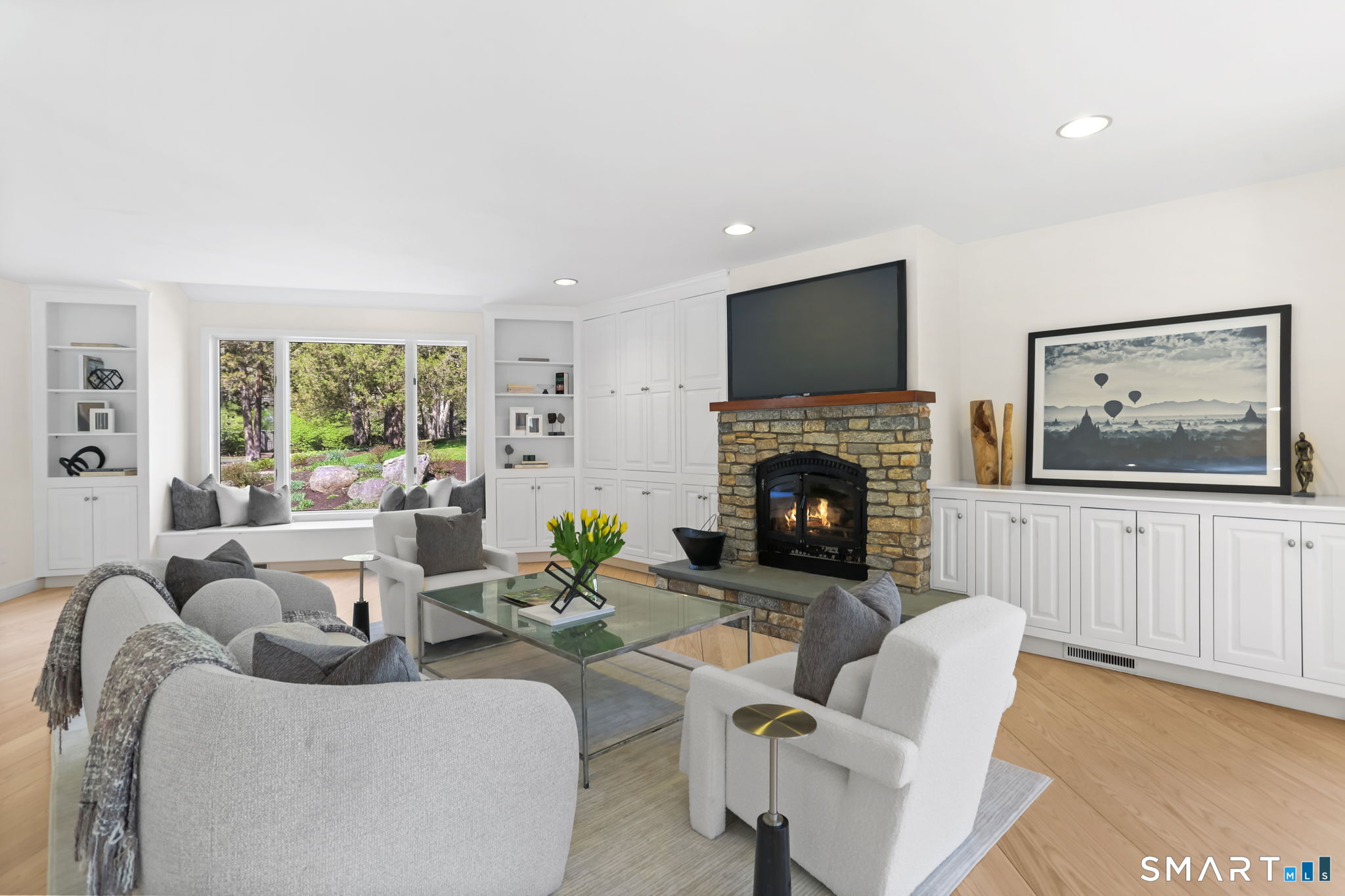 32 Buttonball Lane