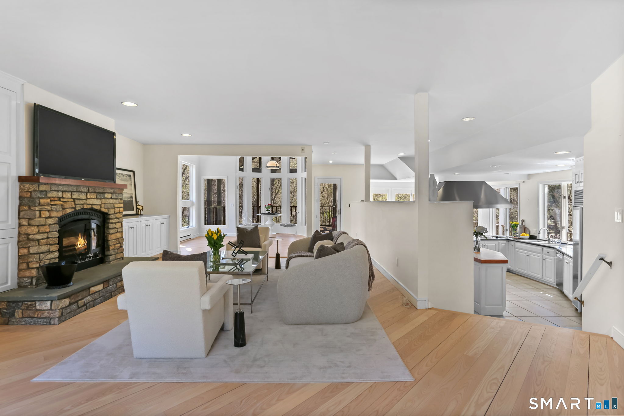32 Buttonball Lane