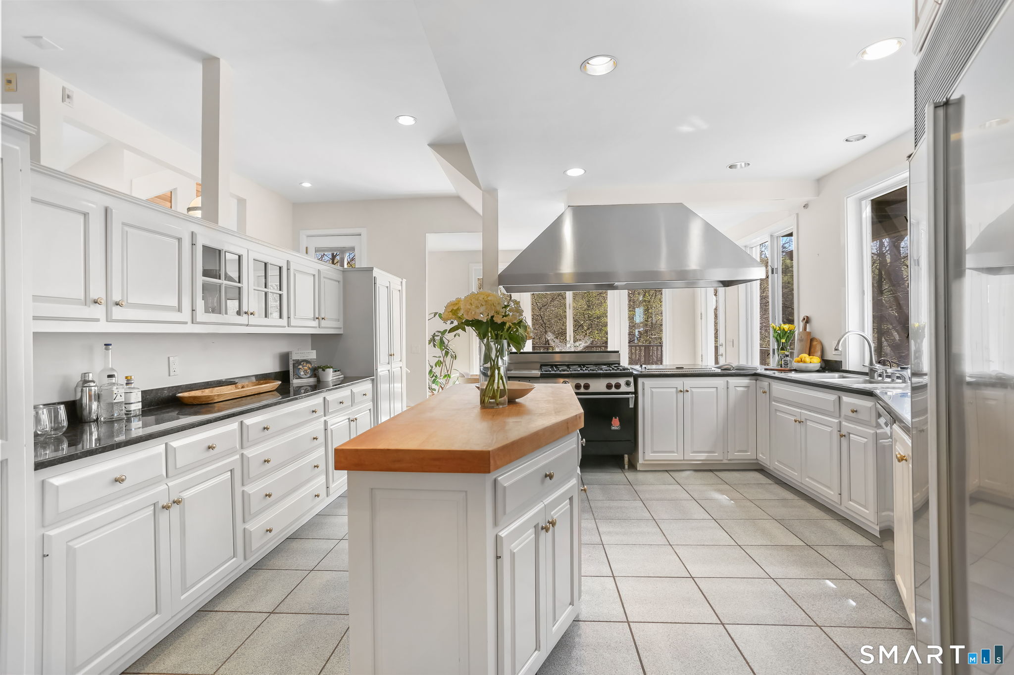 32 Buttonball Lane