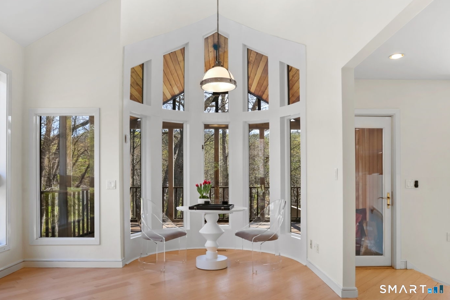 32 Buttonball Lane