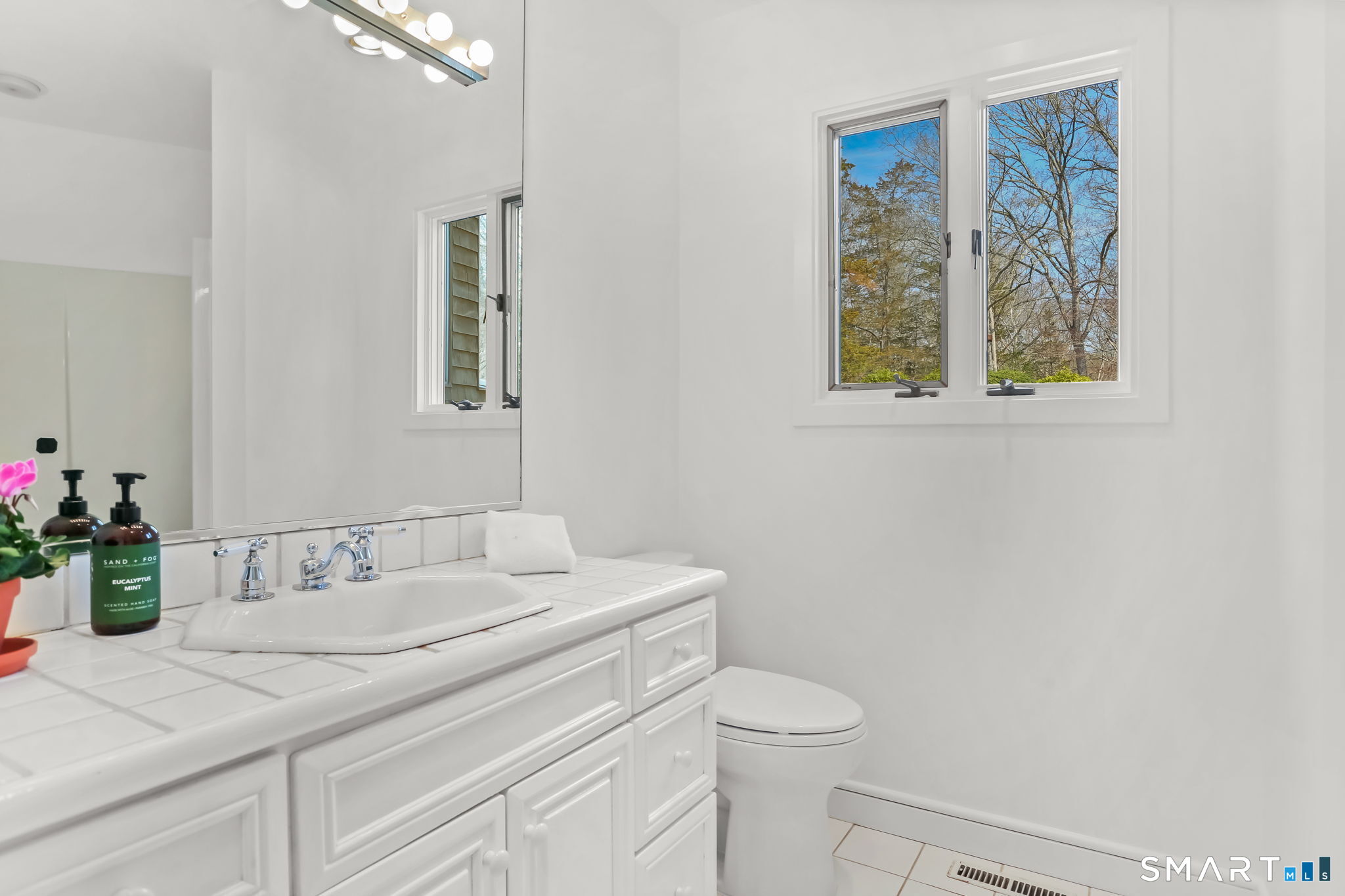 32 Buttonball Lane