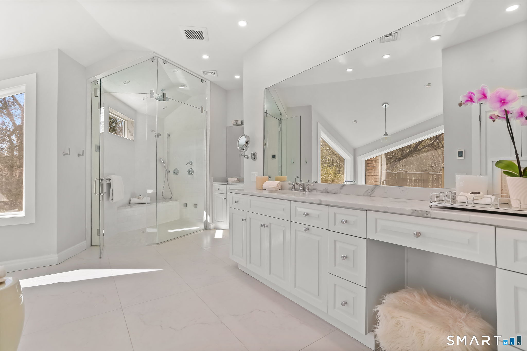32 Buttonball Lane