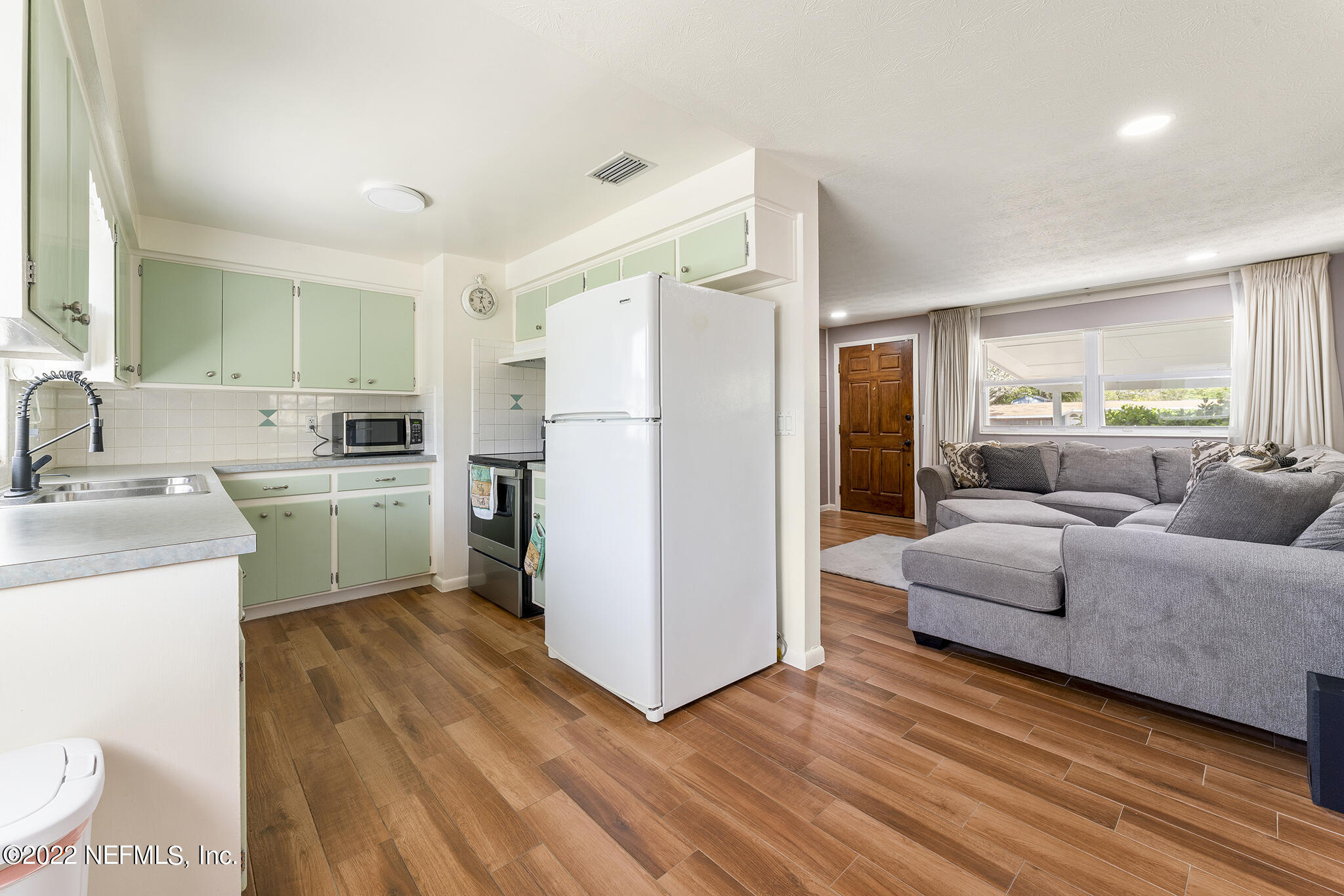 330 BONNLYN DR