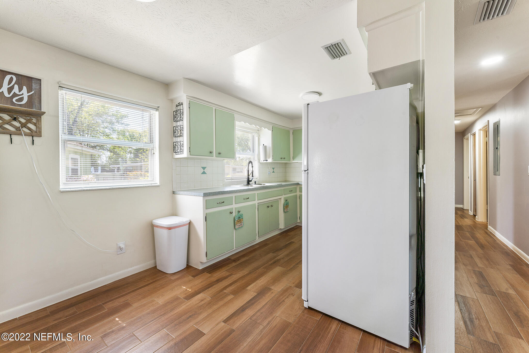 330 BONNLYN DR