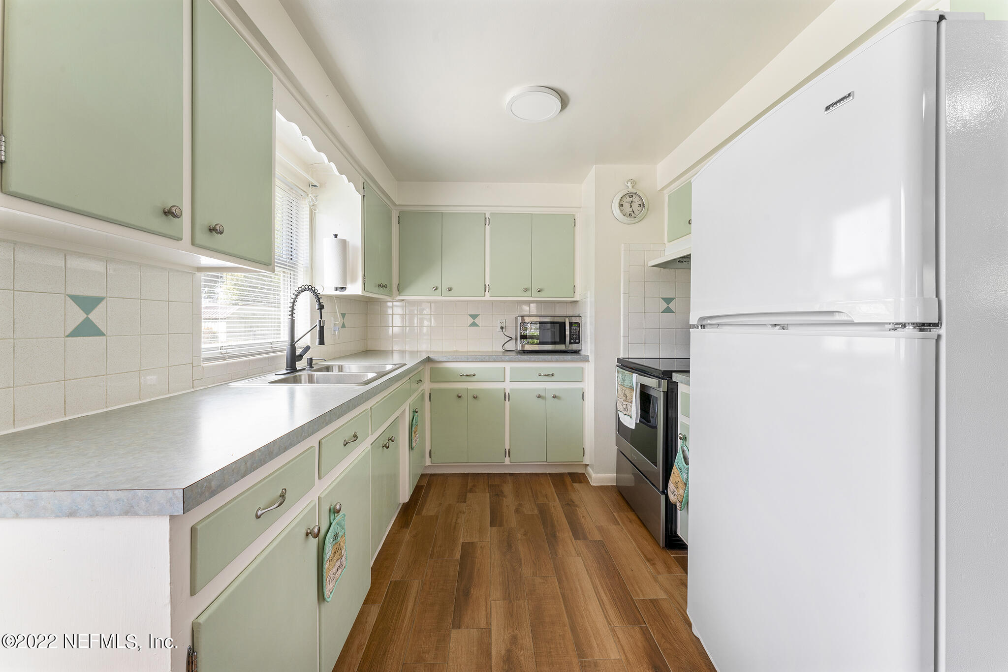 330 BONNLYN DR