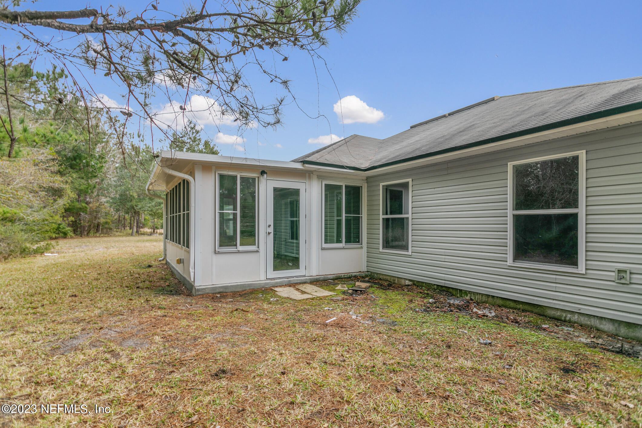 15883 TWIN CREEK DR