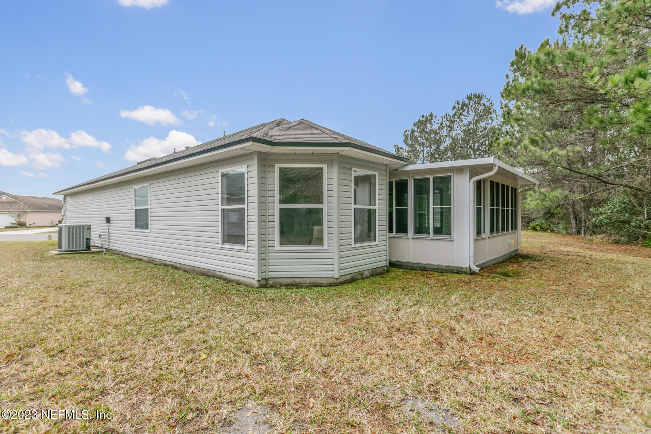 15883 TWIN CREEK DR