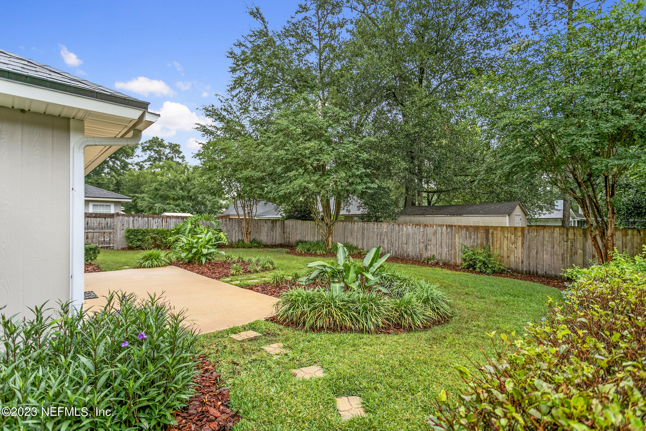 1663 SPRING BRANCH DR W