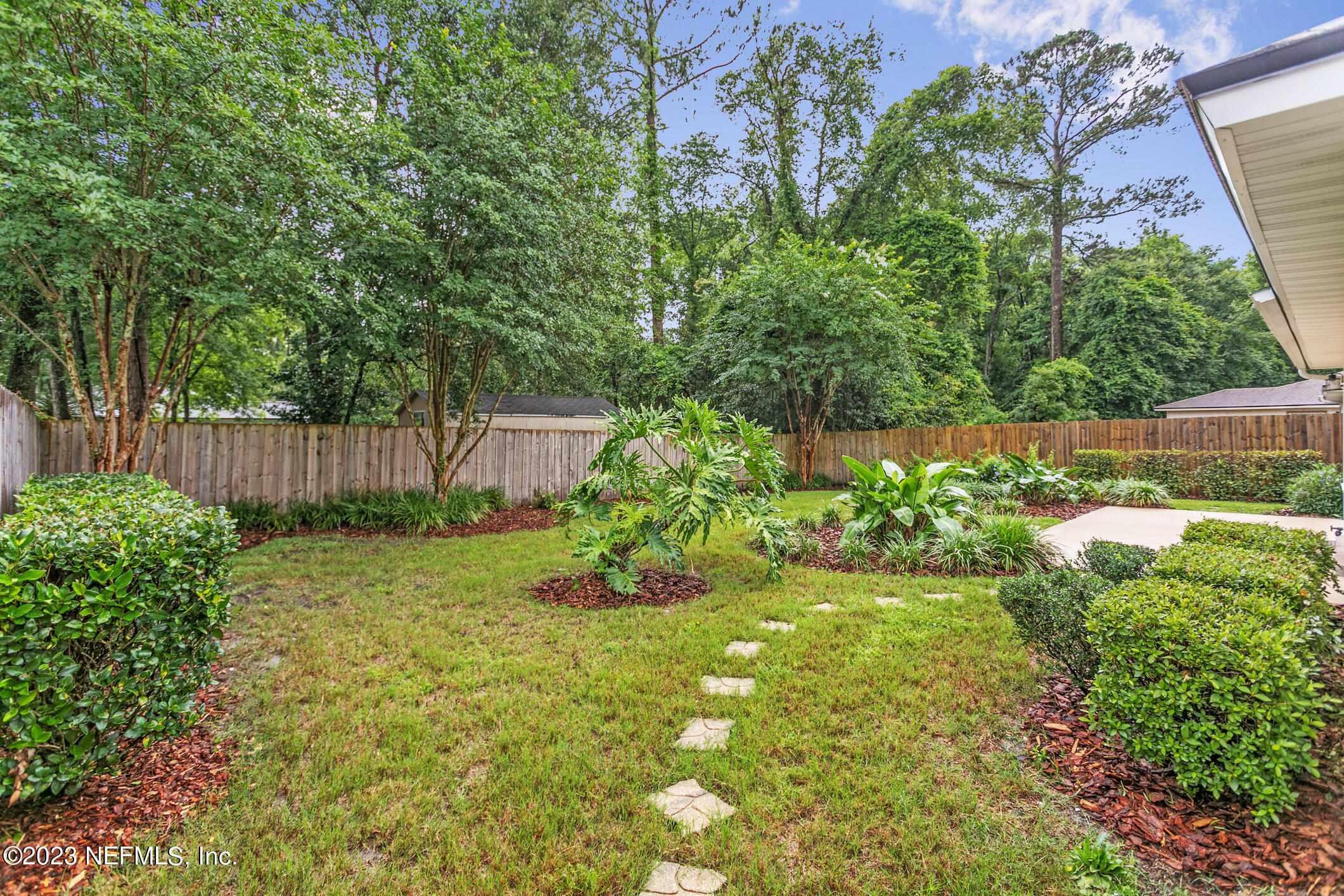 1663 SPRING BRANCH DR W