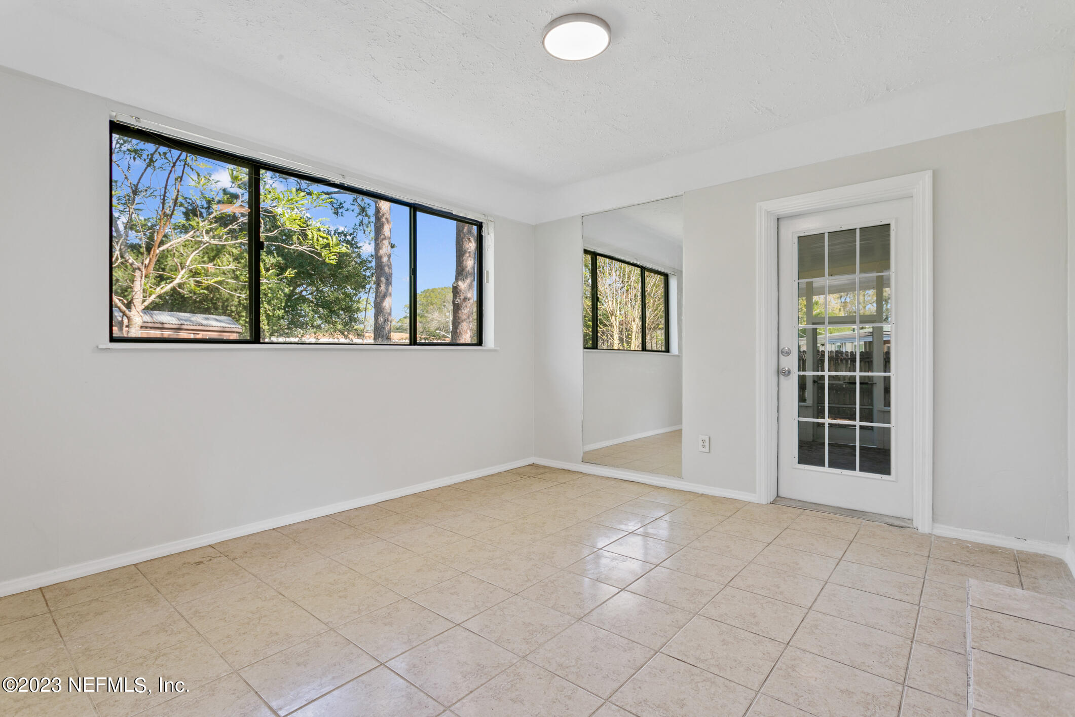 6213 MERCADO DR