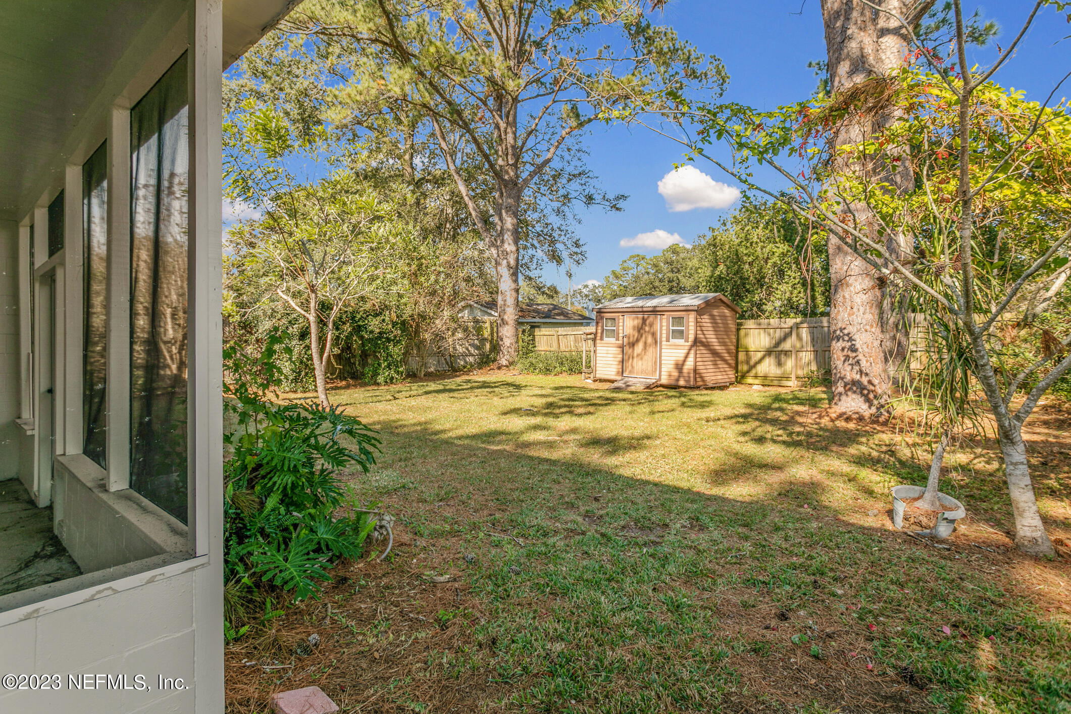 6213 MERCADO DR