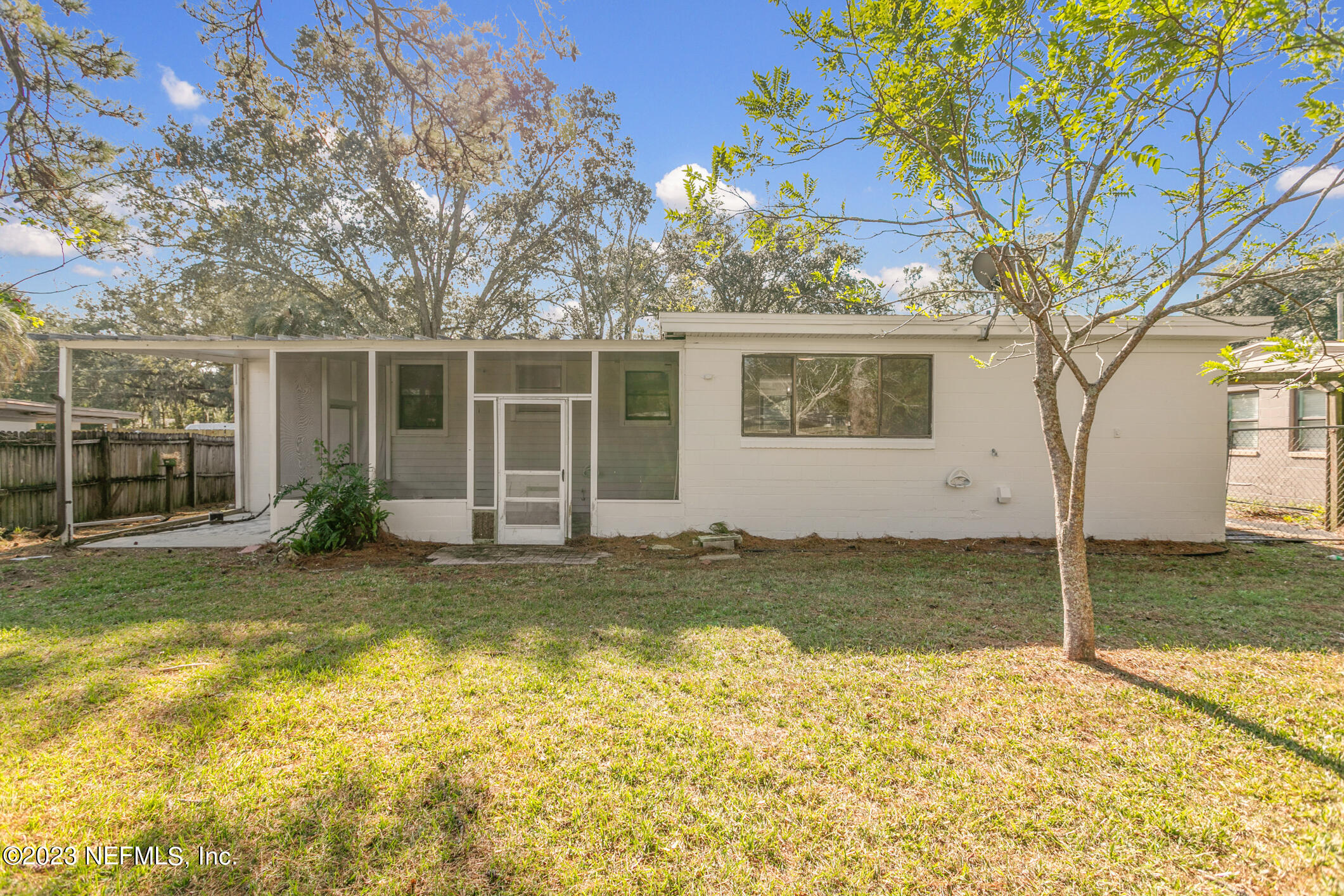6213 MERCADO DR