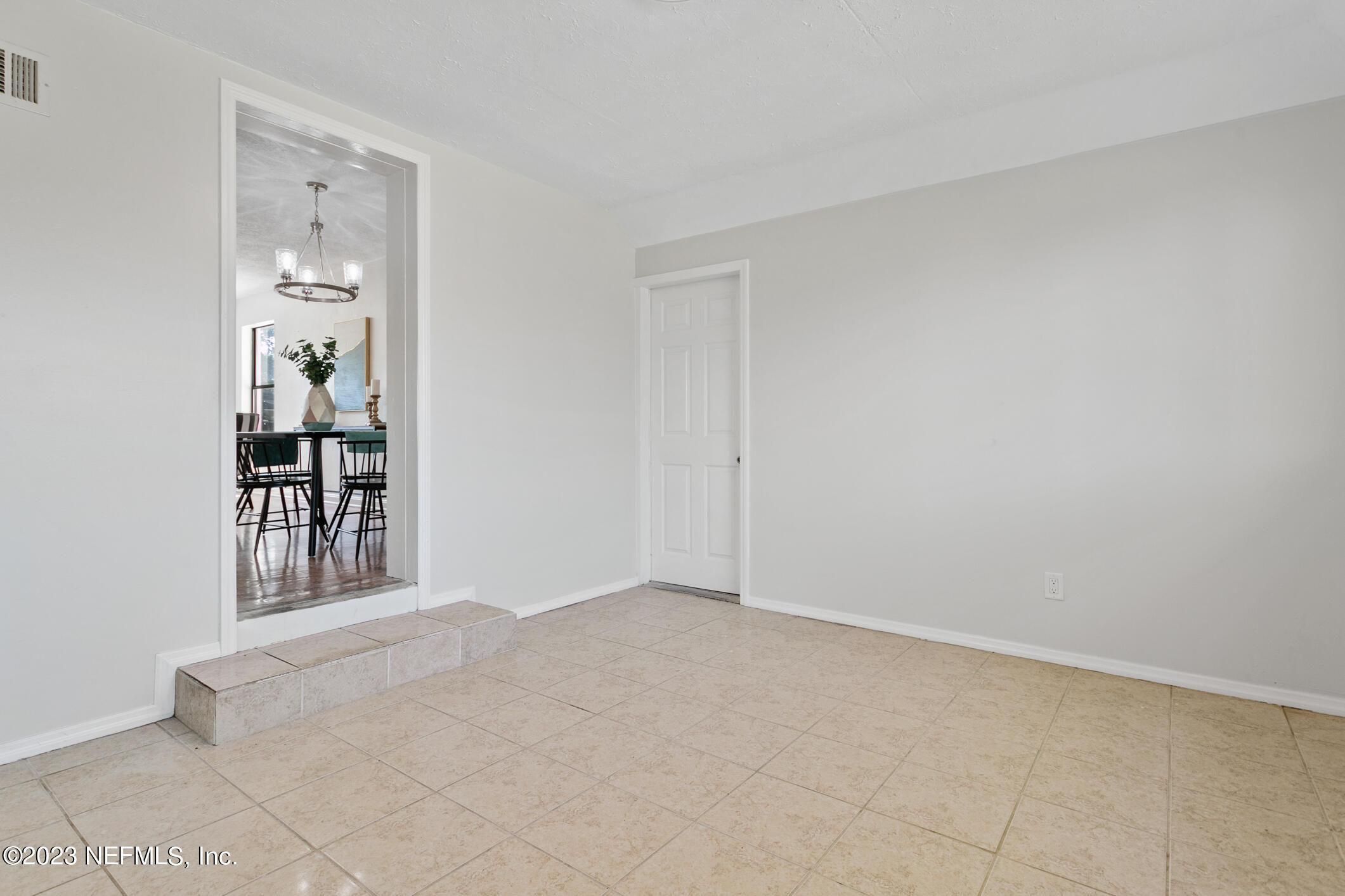 6213 MERCADO DR