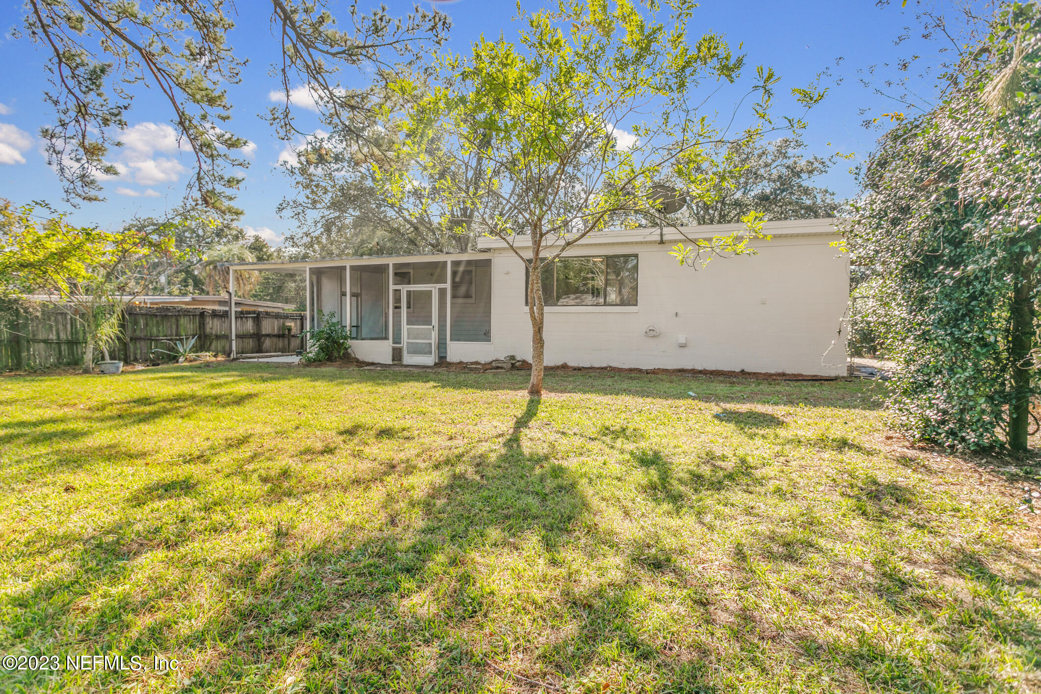 6213 MERCADO DR