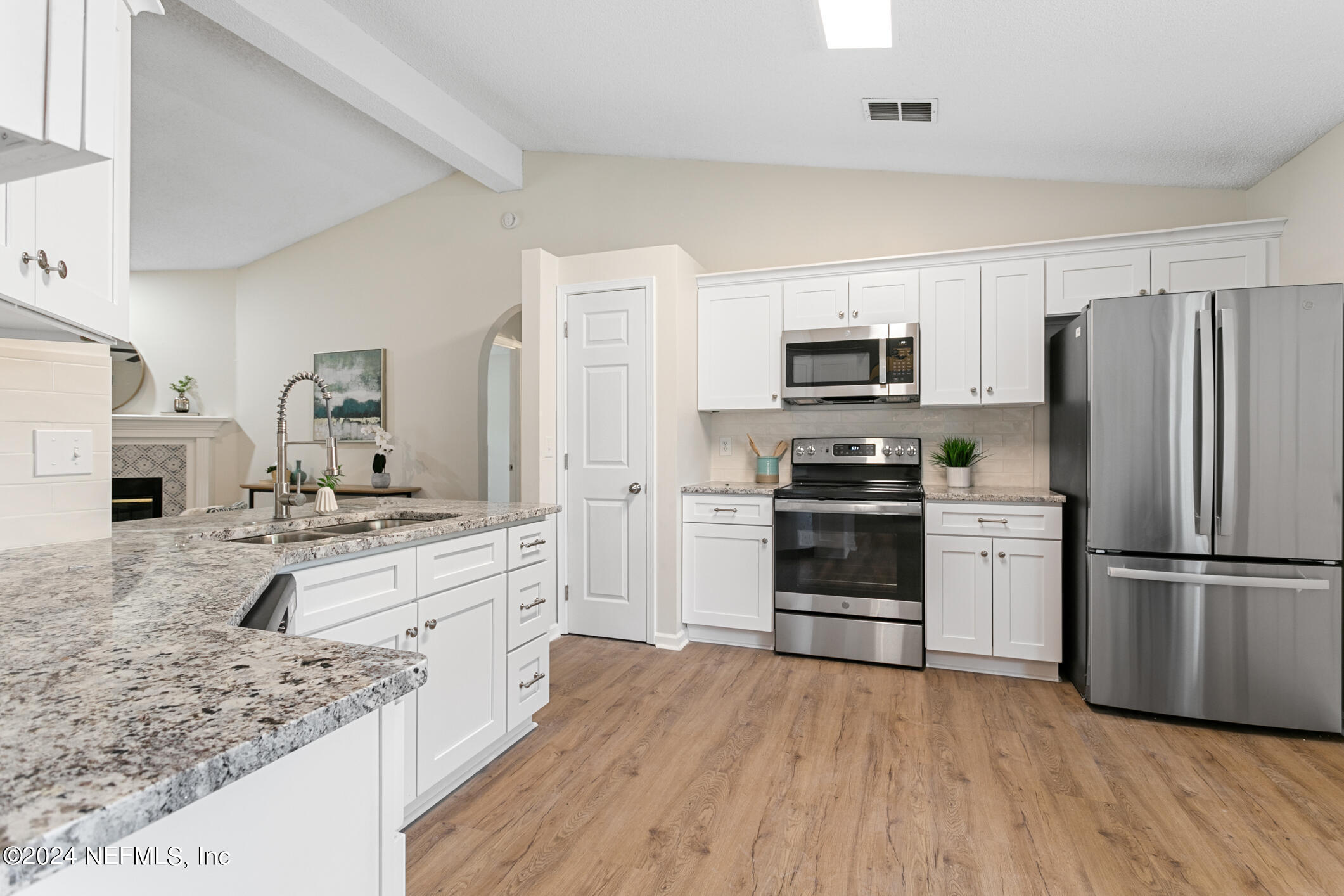 1665 SPRING OAKS Lane