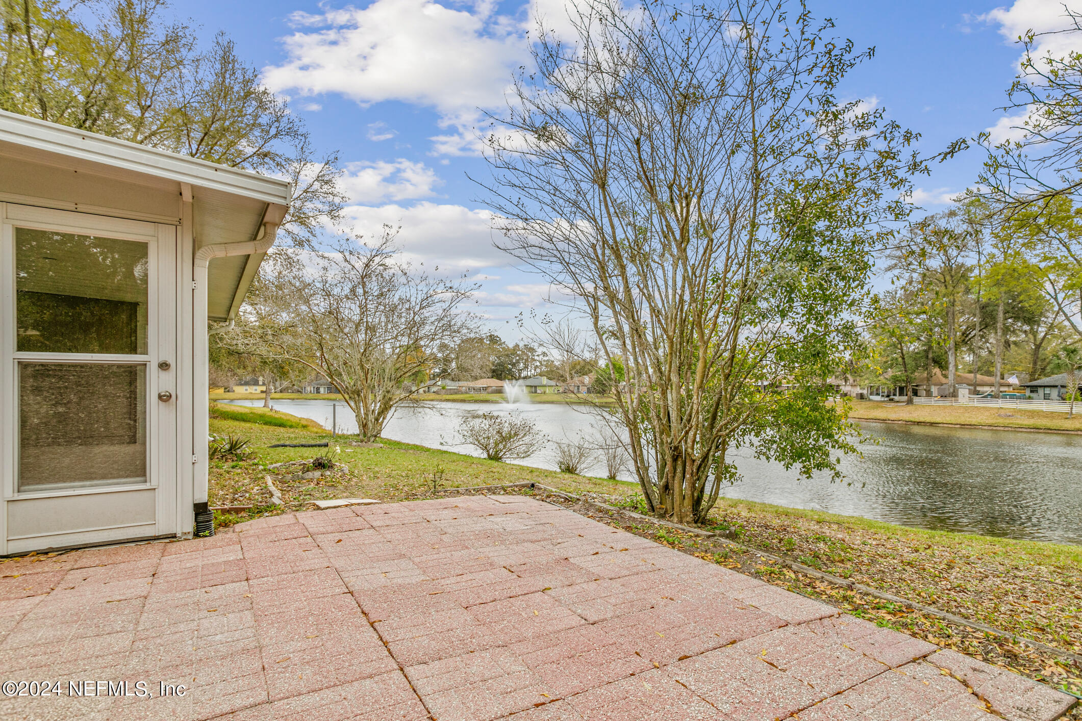 1665 SPRING OAKS Lane