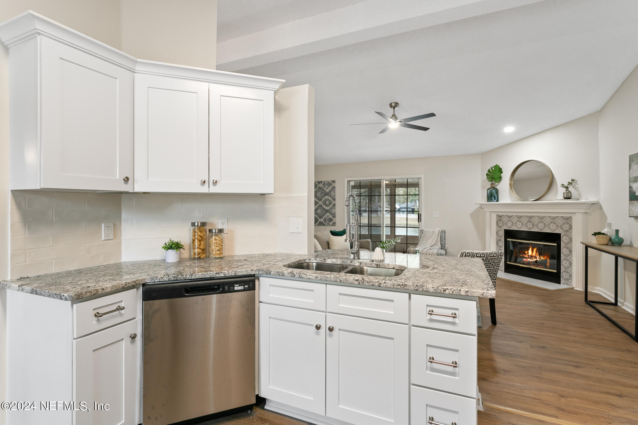 1665 SPRING OAKS Lane