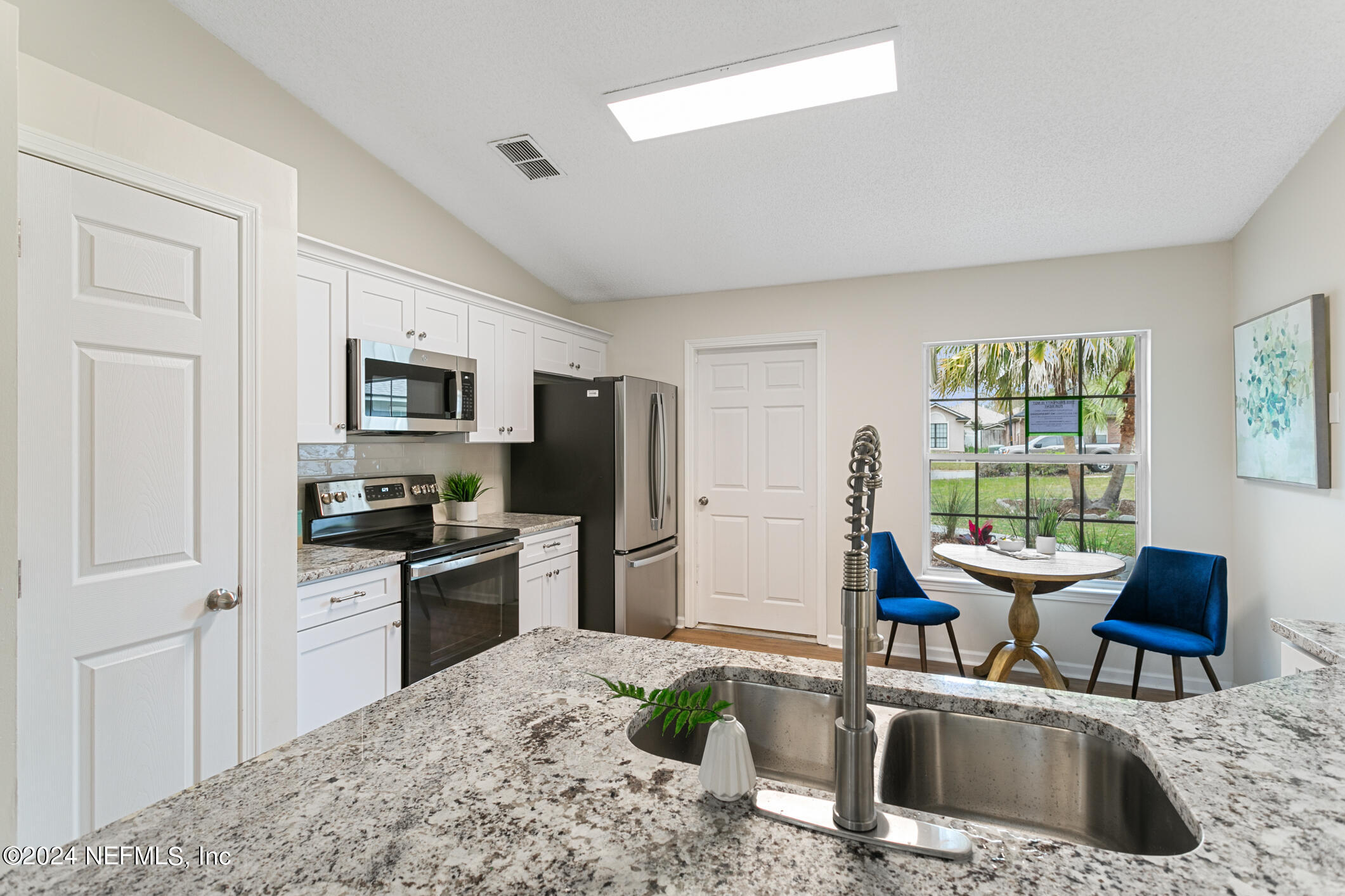 1665 SPRING OAKS Lane