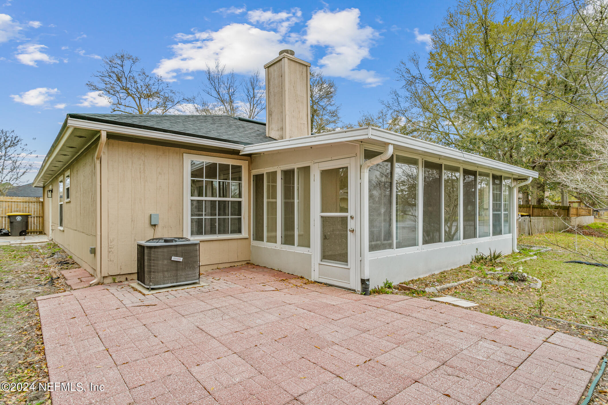1665 SPRING OAKS Lane