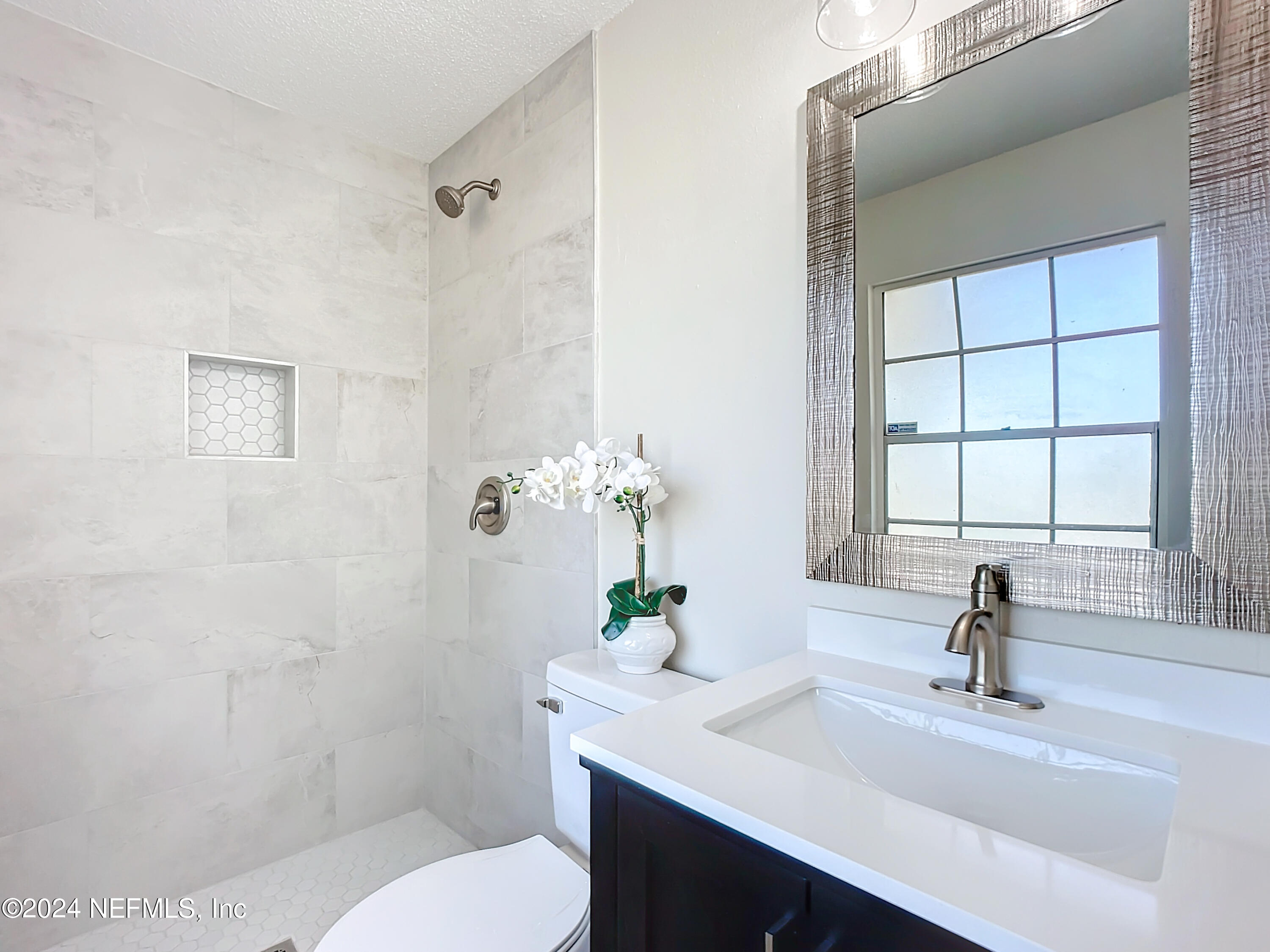 582 VALDERIA Drive