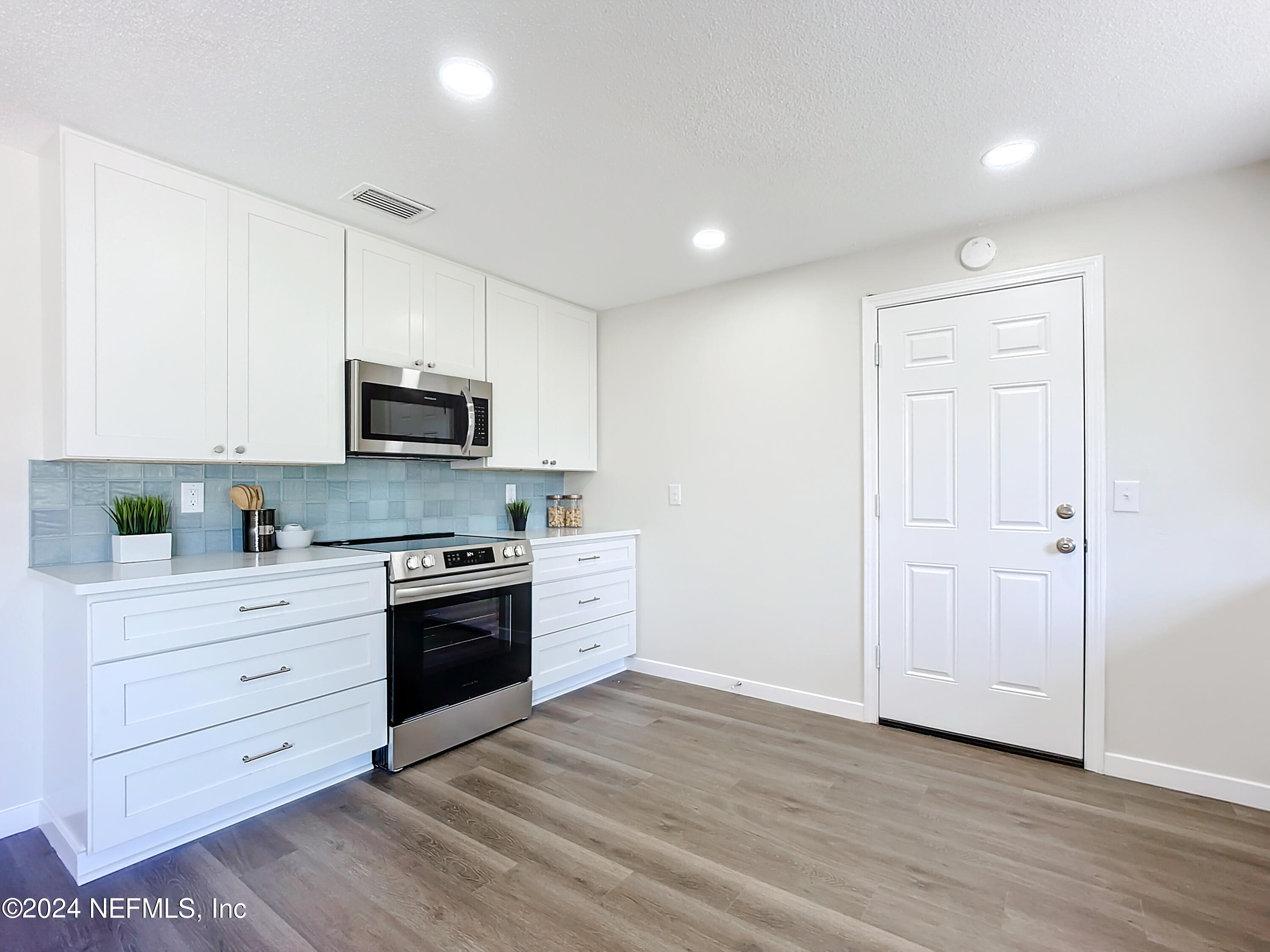 582 VALDERIA Drive