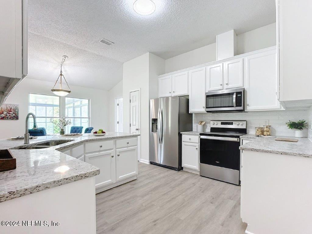 528 BAY HOLLOW Court