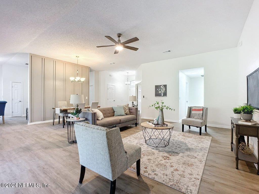 528 BAY HOLLOW Court