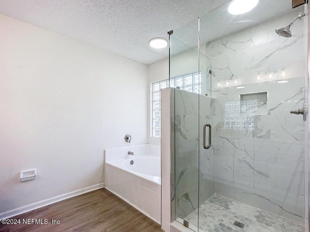 528 BAY HOLLOW Court
