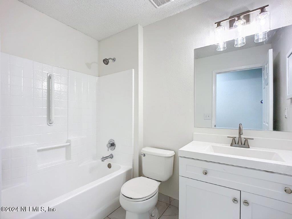 528 BAY HOLLOW Court