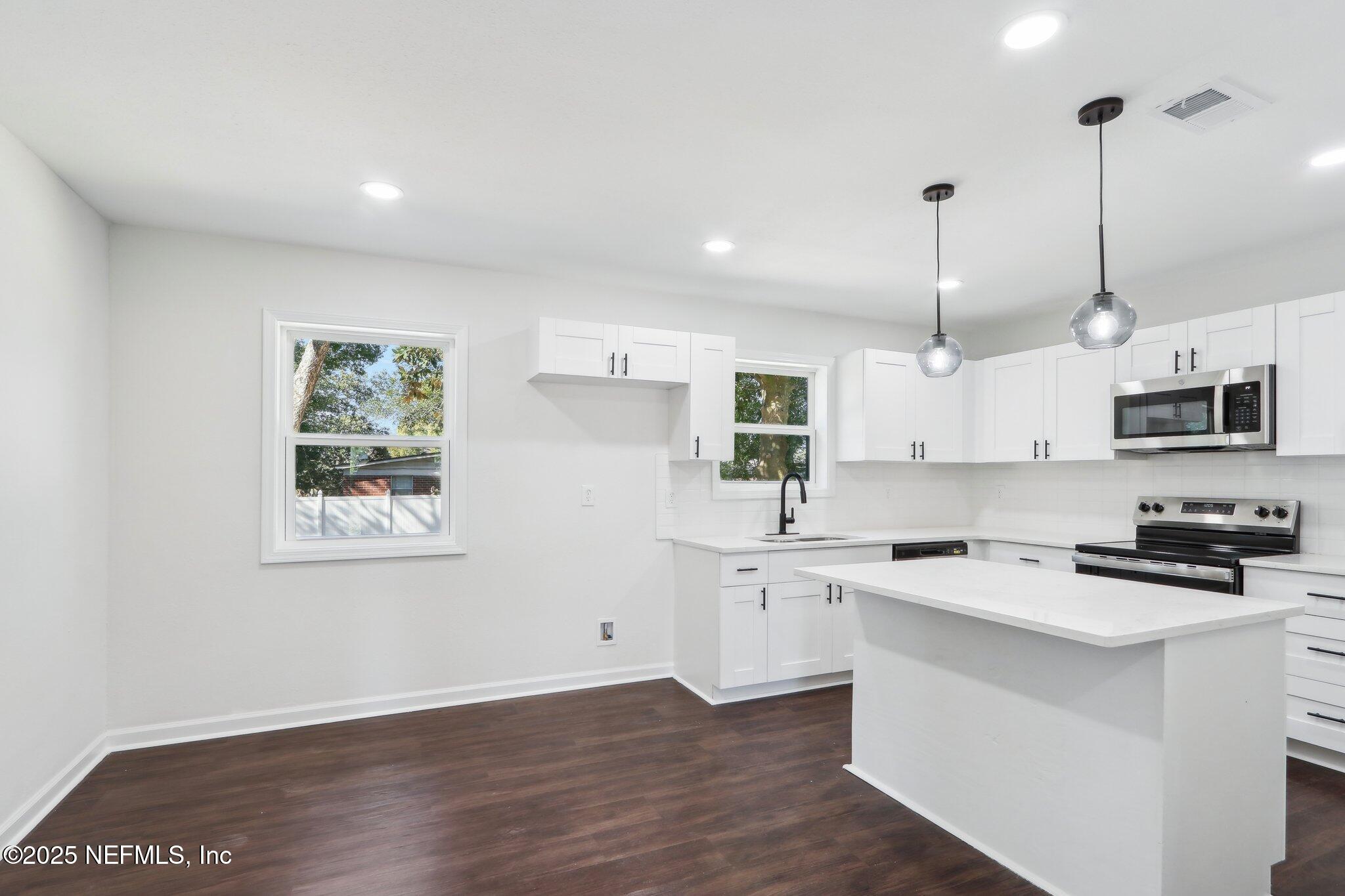2432 COTILLION Road