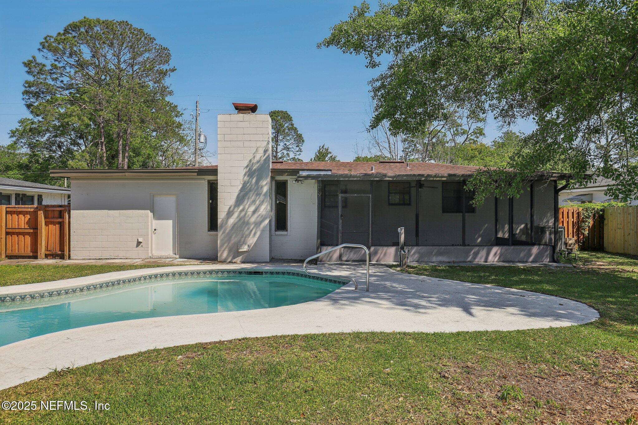 6524 SOLANDRA Drive