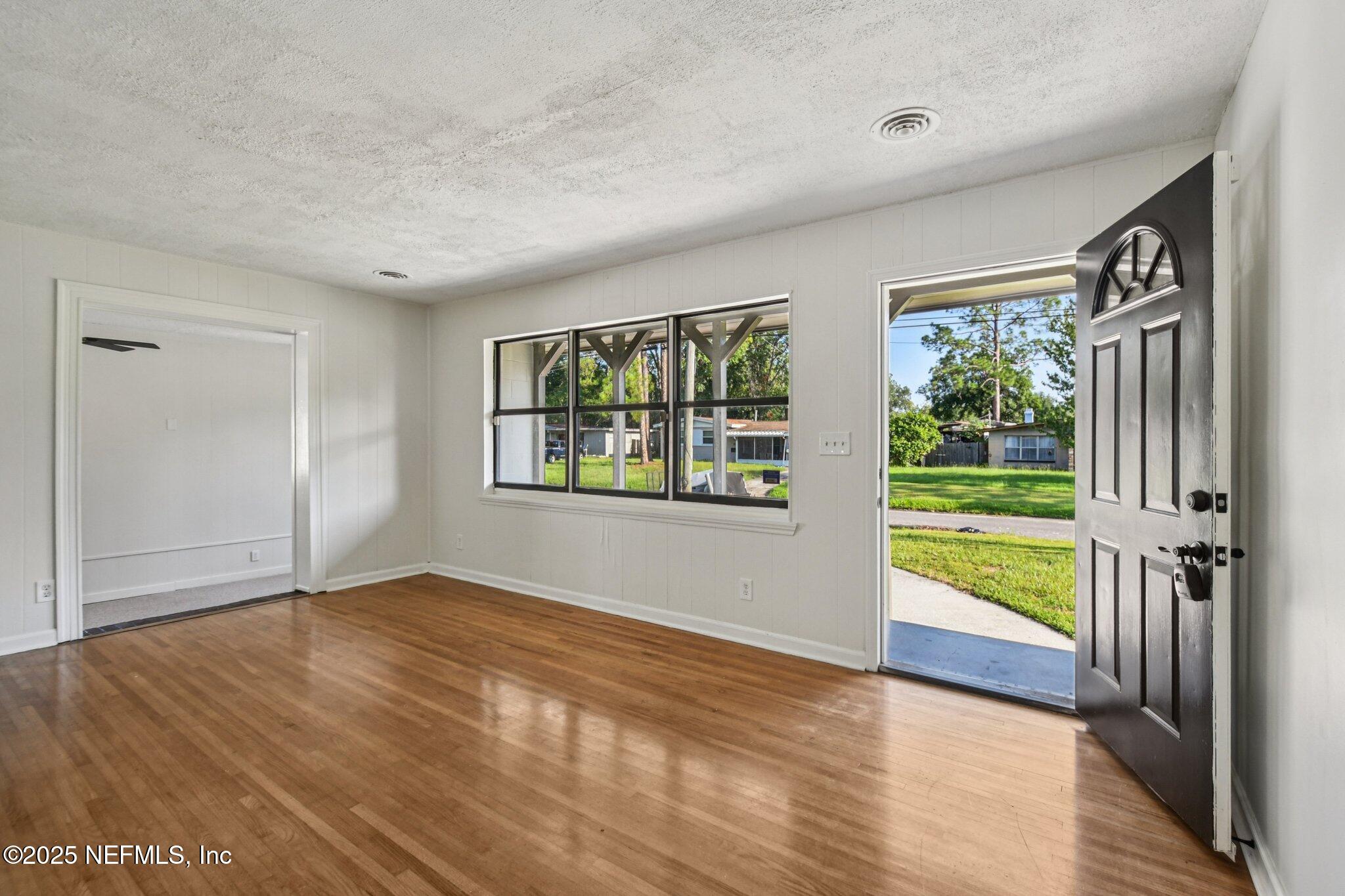 6524 SOLANDRA Drive