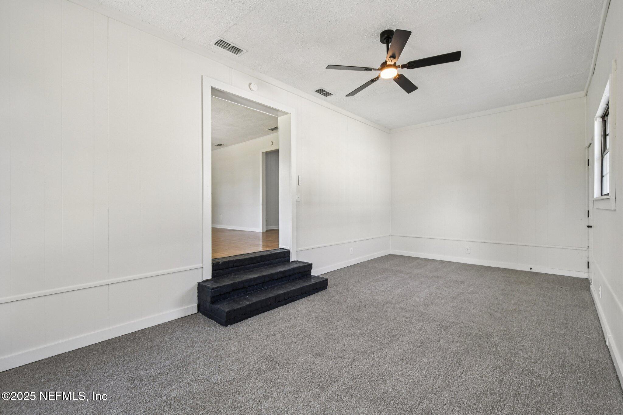 6524 SOLANDRA Drive