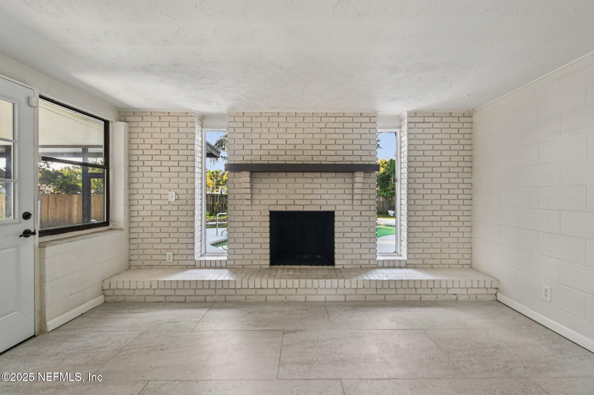 6524 SOLANDRA Drive