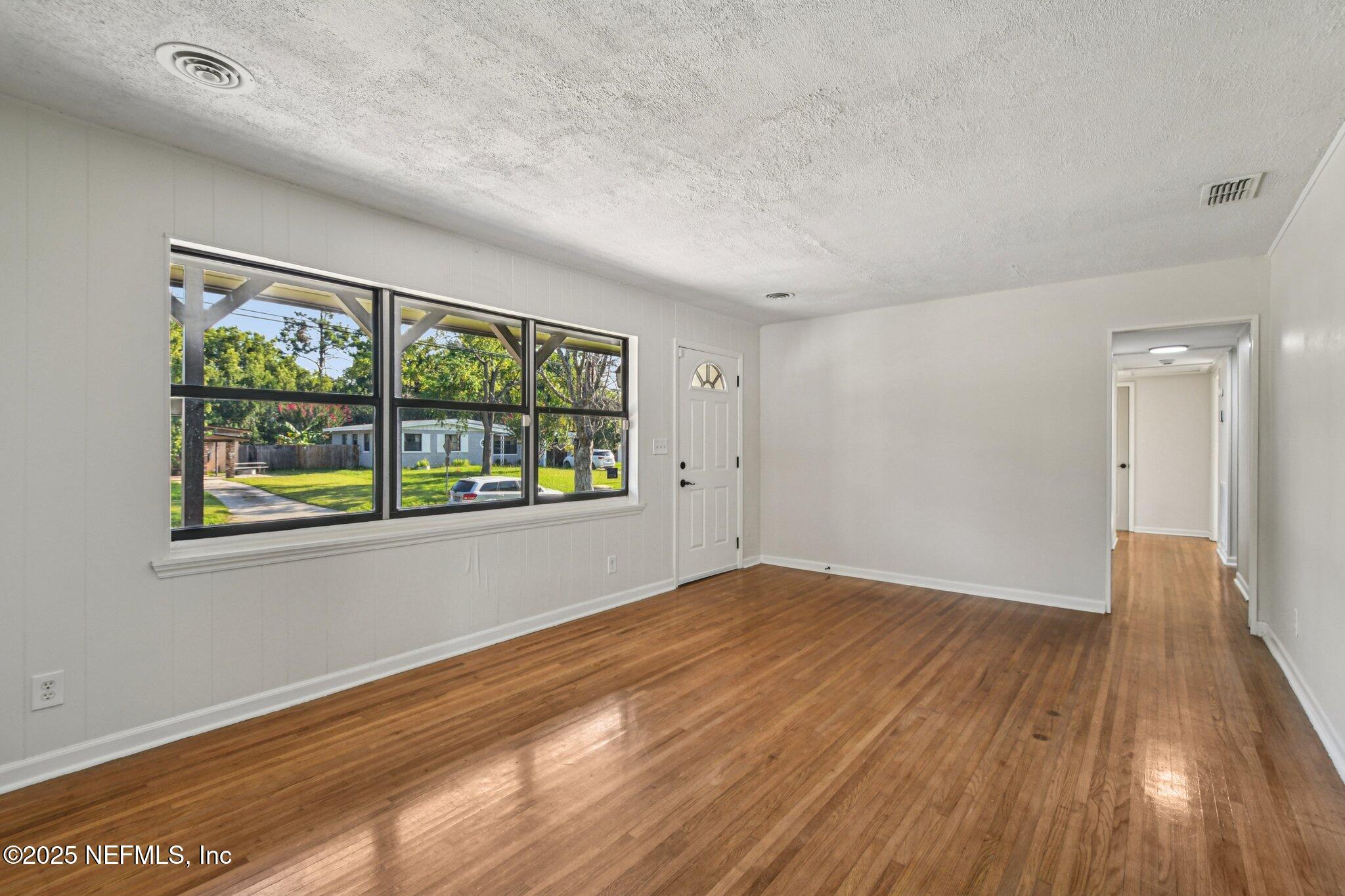 6524 SOLANDRA Drive