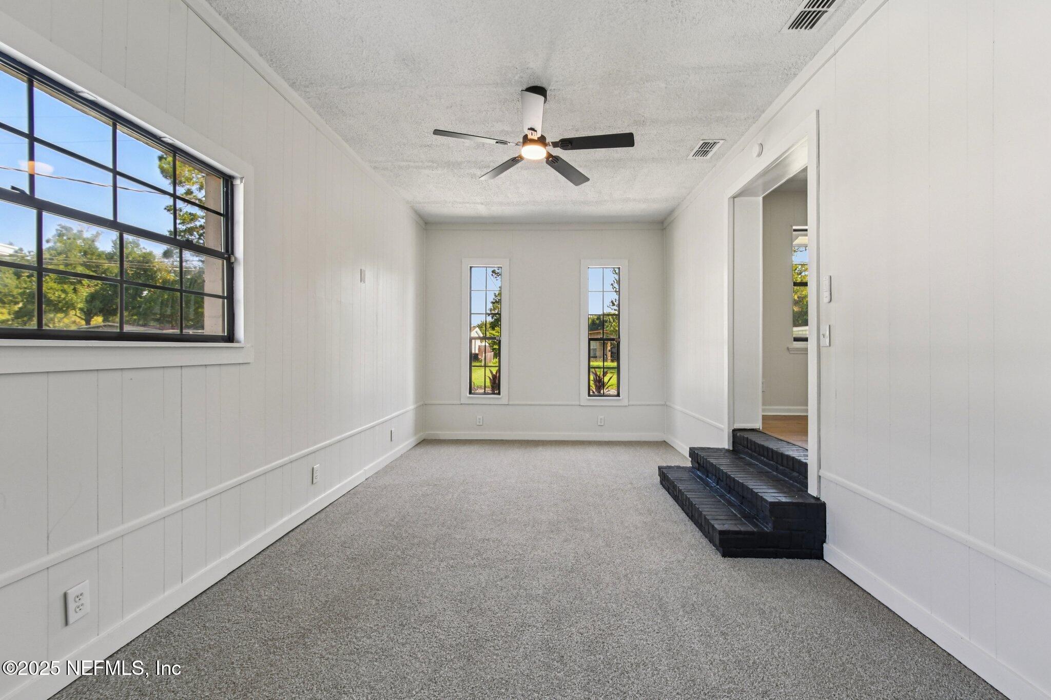 6524 SOLANDRA Drive