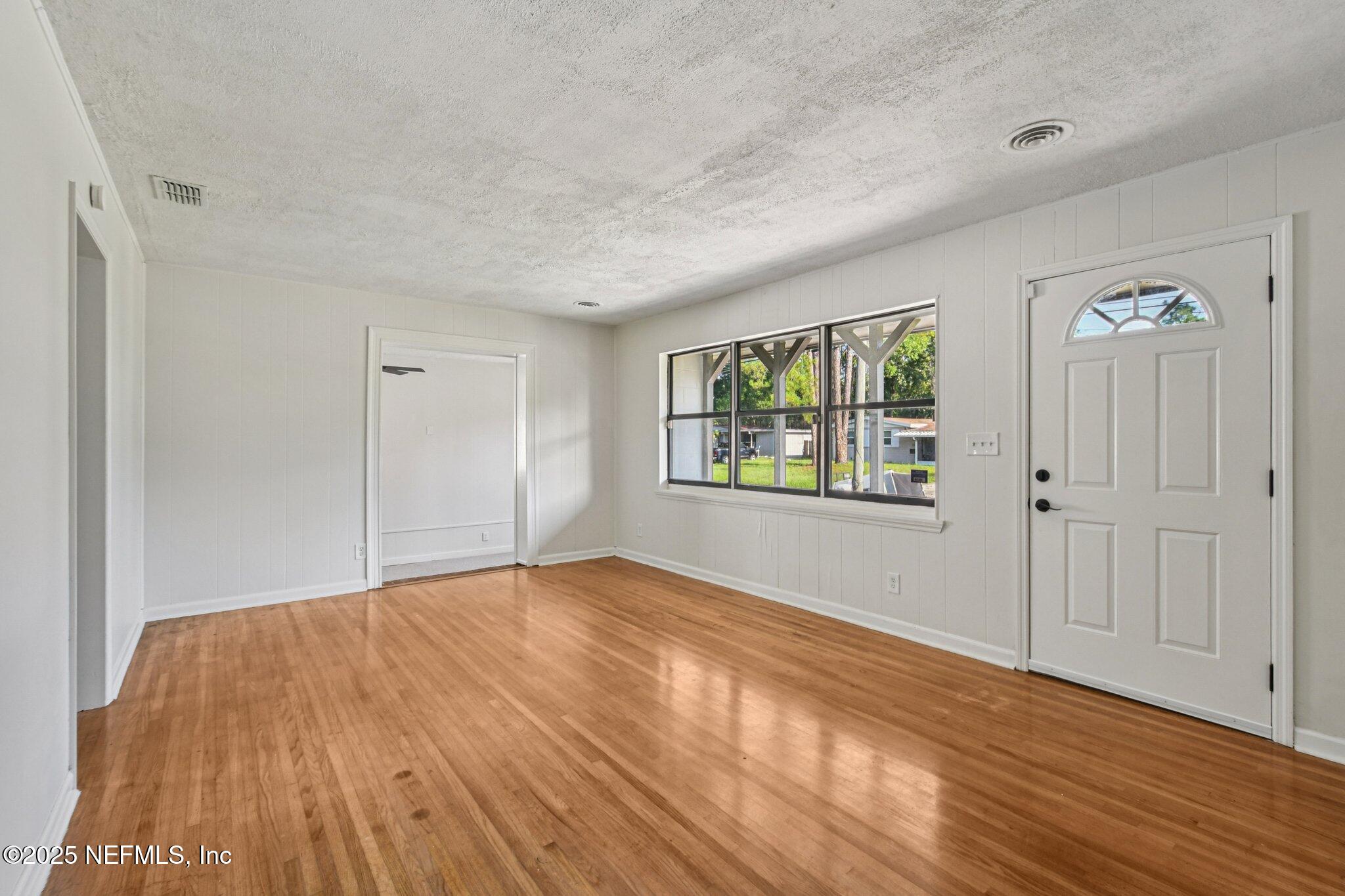 6524 SOLANDRA Drive