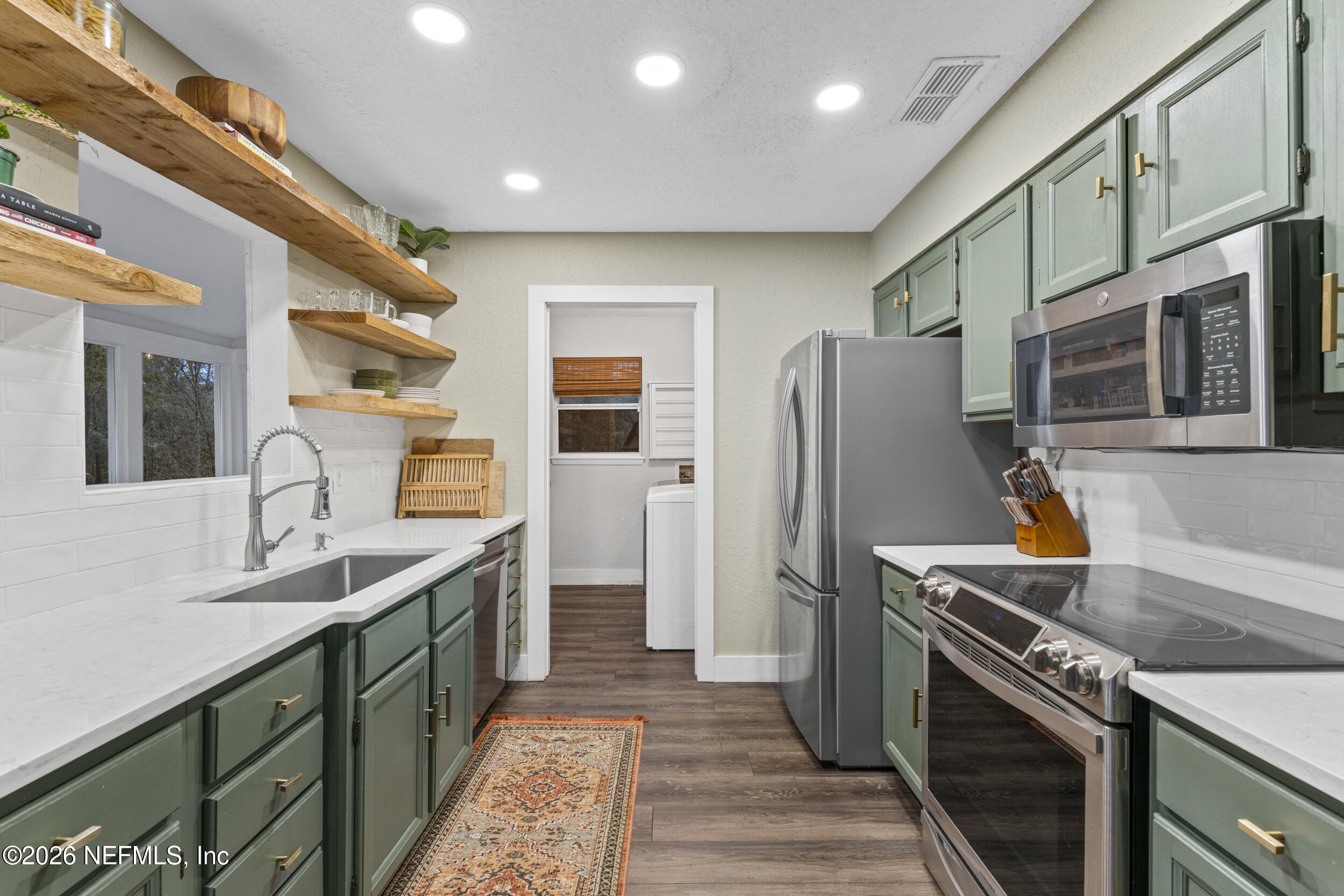 553 ARTHUR MOORE Drive