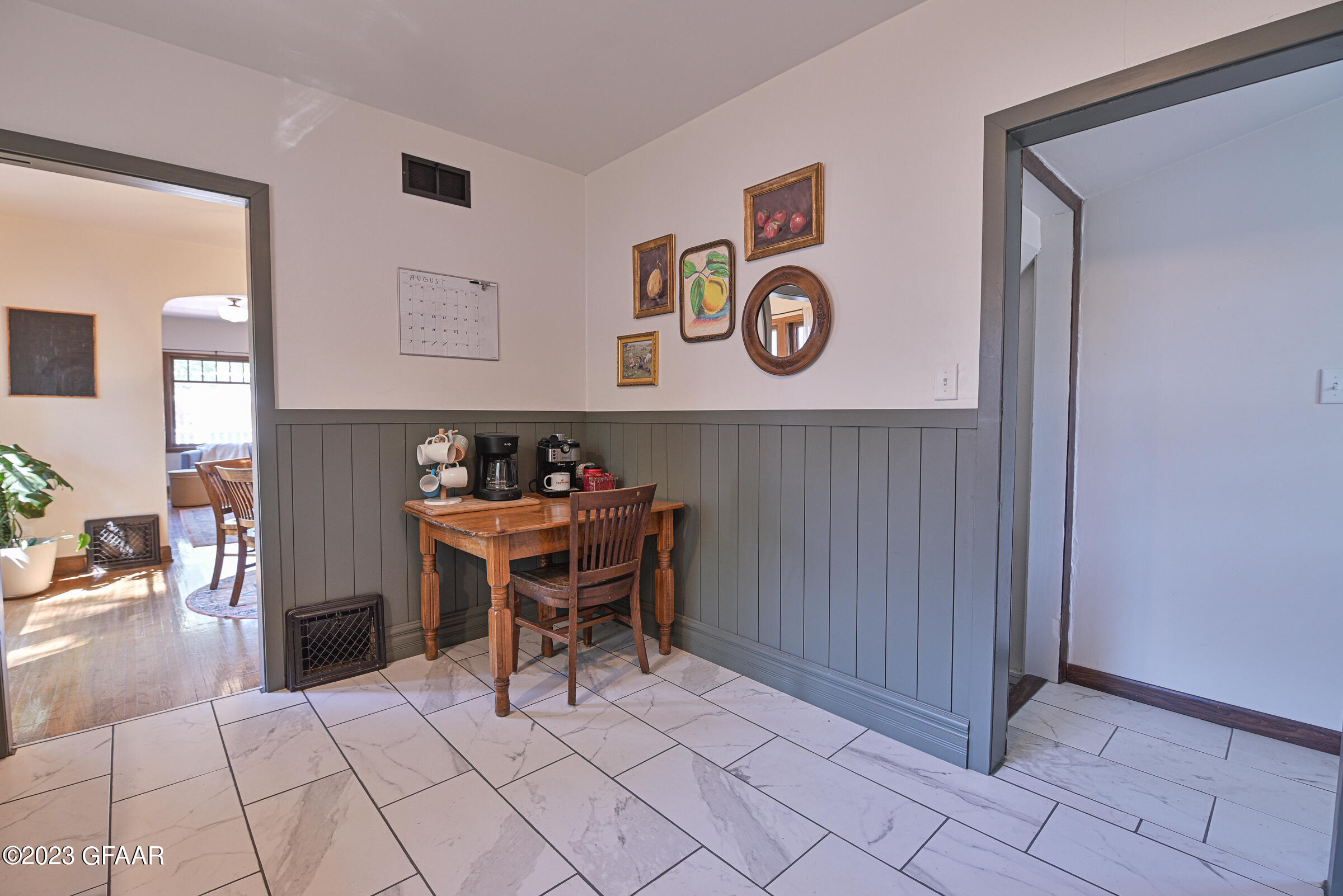 2109 UNIVERSITY Avenue