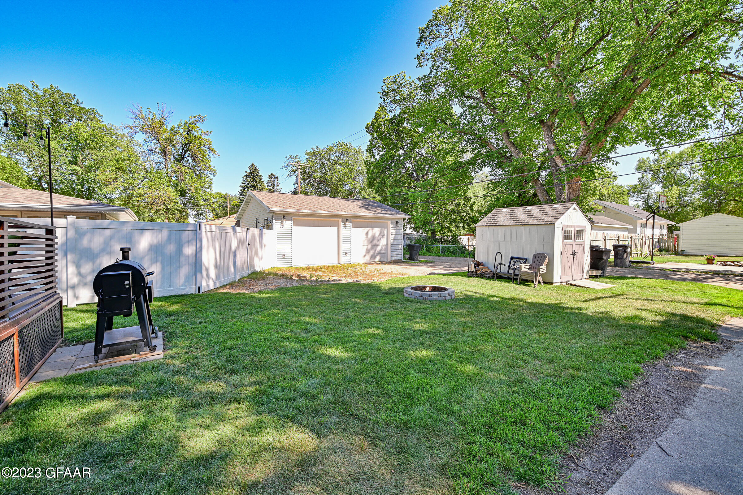 2109 UNIVERSITY Avenue