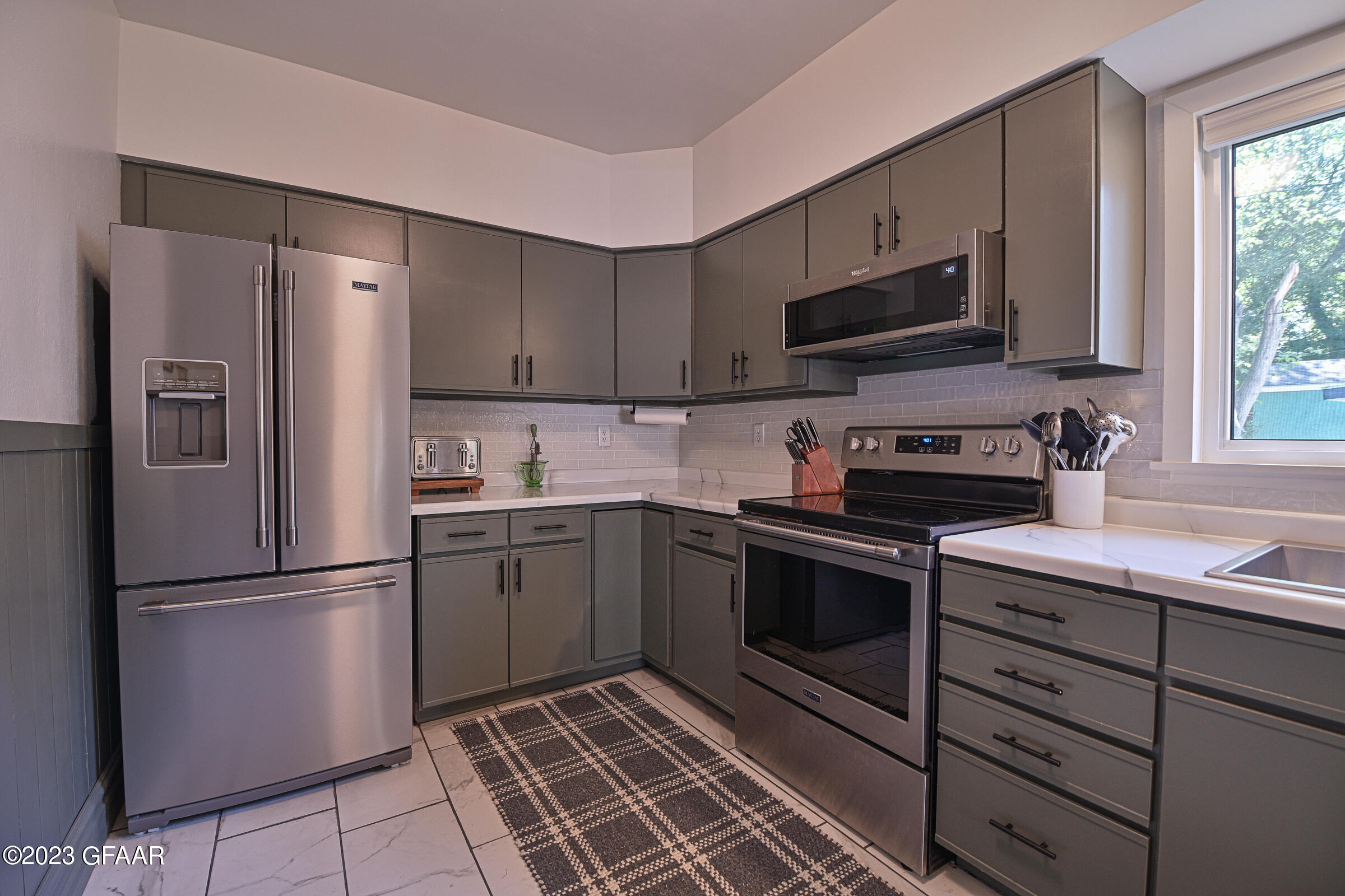 2109 UNIVERSITY Avenue