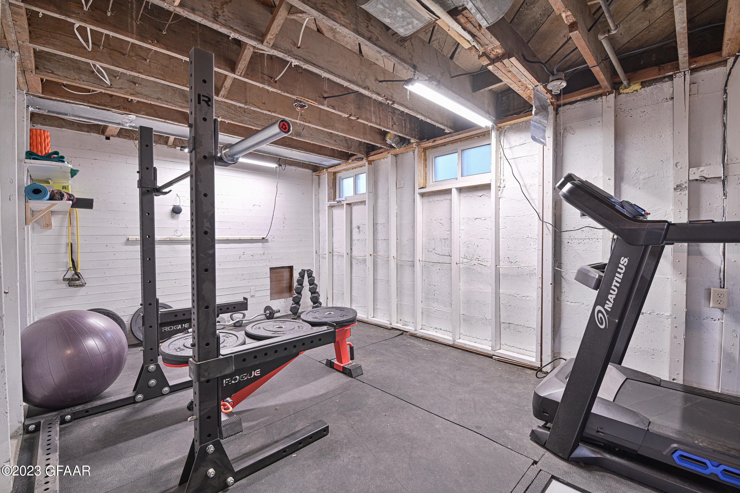 2109 UNIVERSITY Avenue