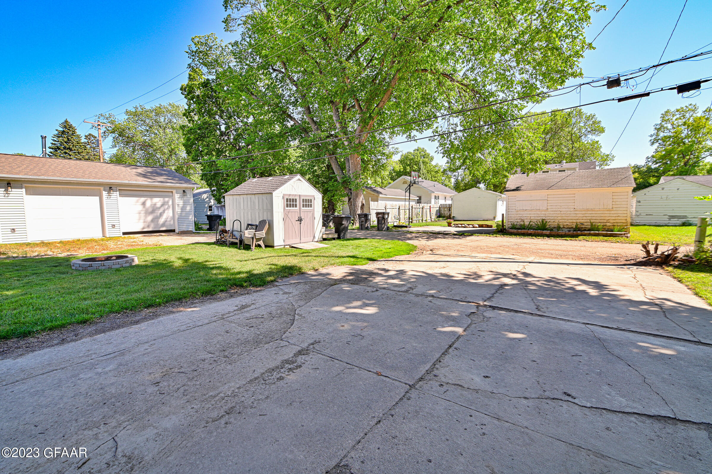 2109 UNIVERSITY Avenue