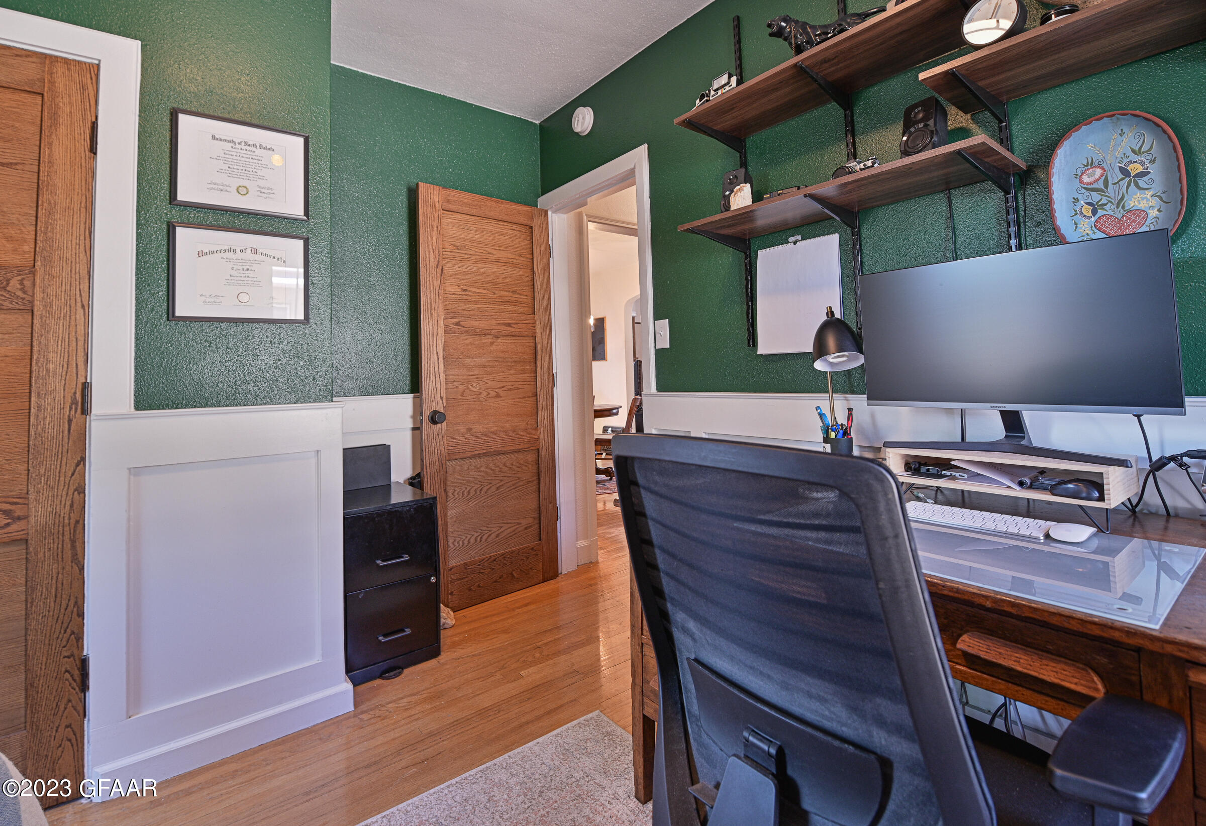 2109 UNIVERSITY Avenue