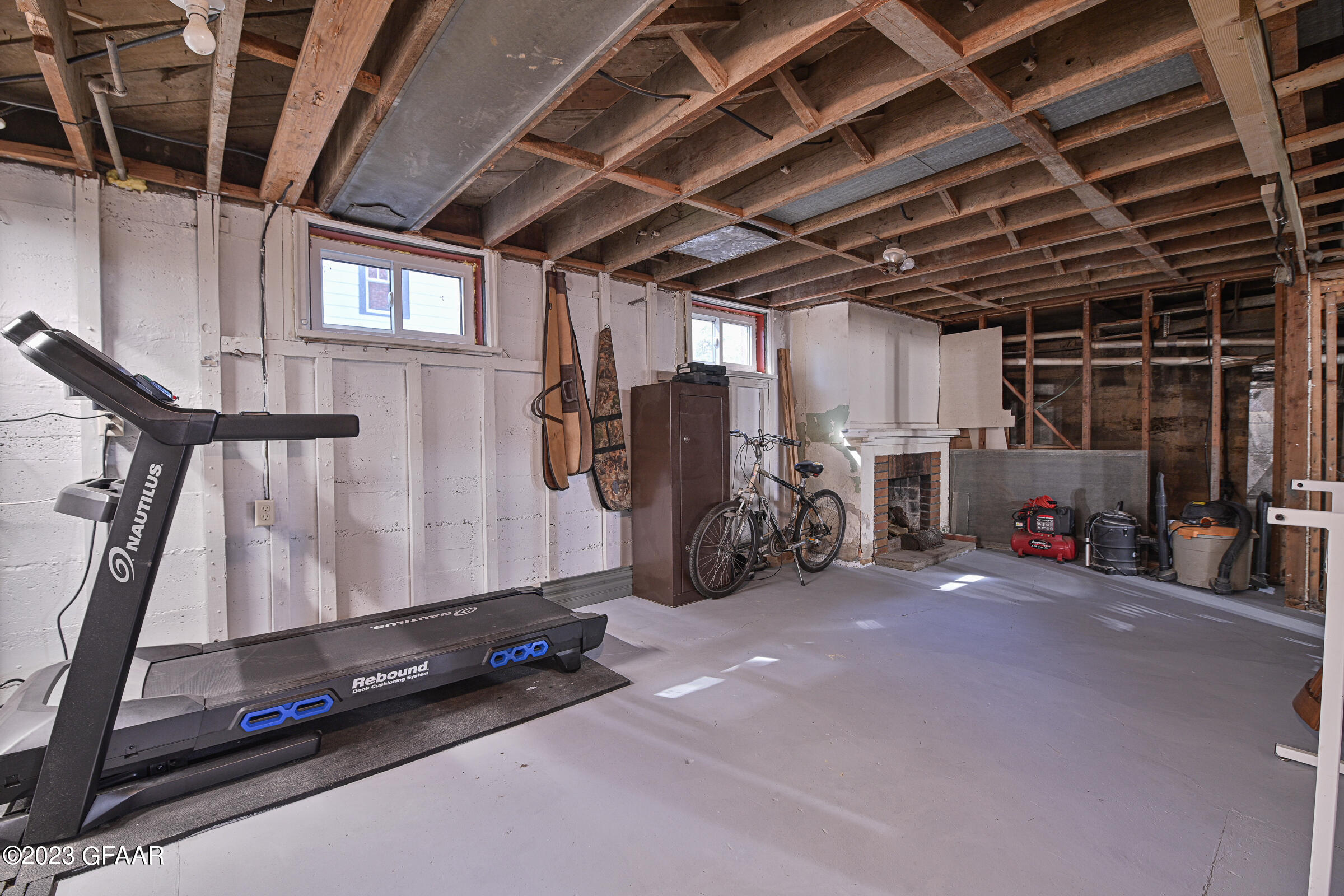 2109 UNIVERSITY Avenue