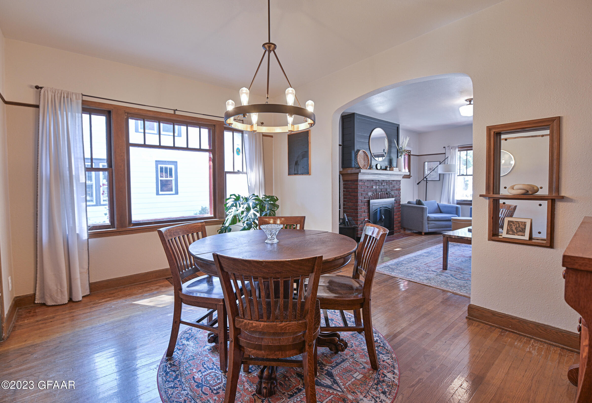 2109 UNIVERSITY Avenue