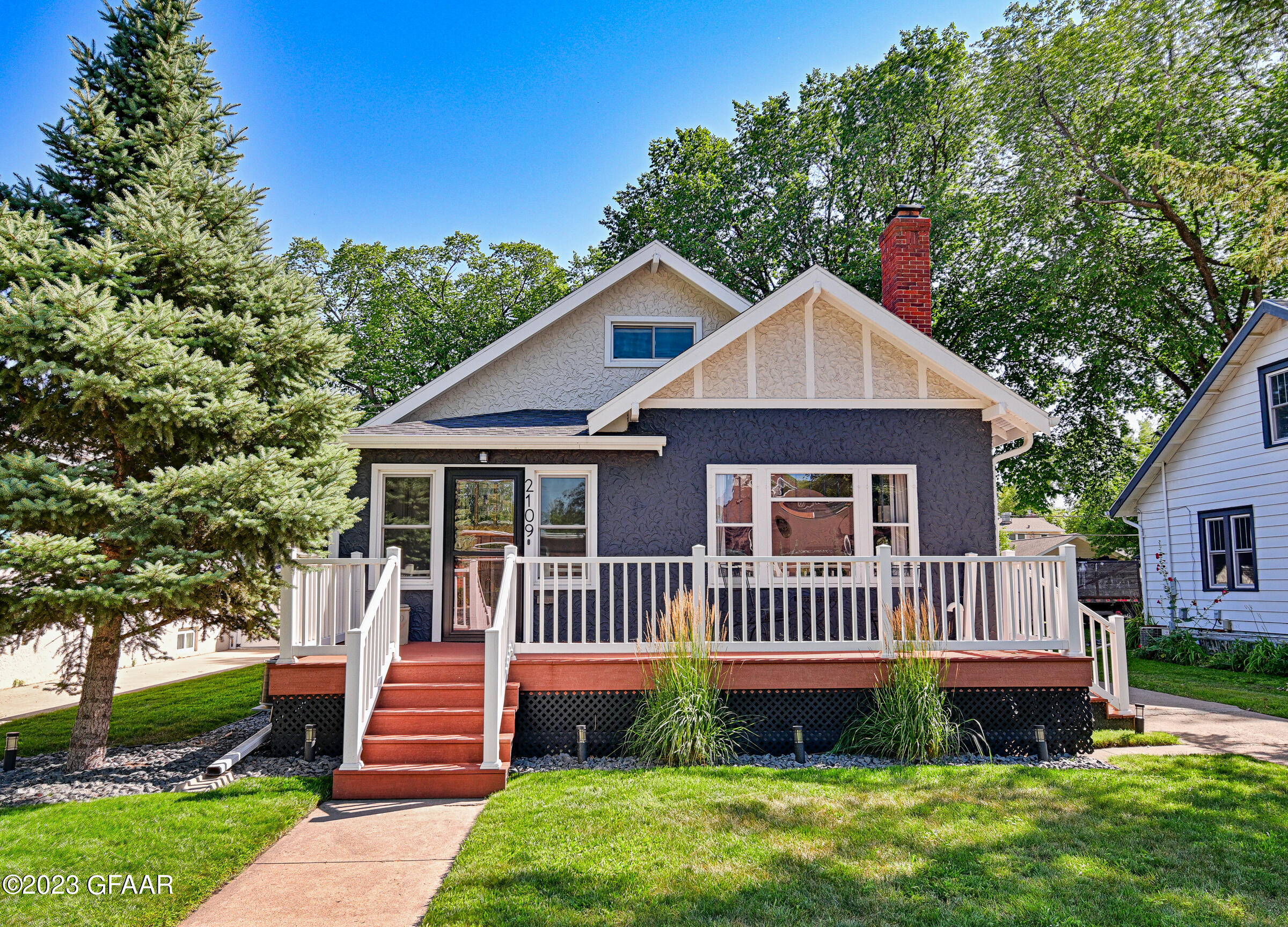 2109 UNIVERSITY Avenue