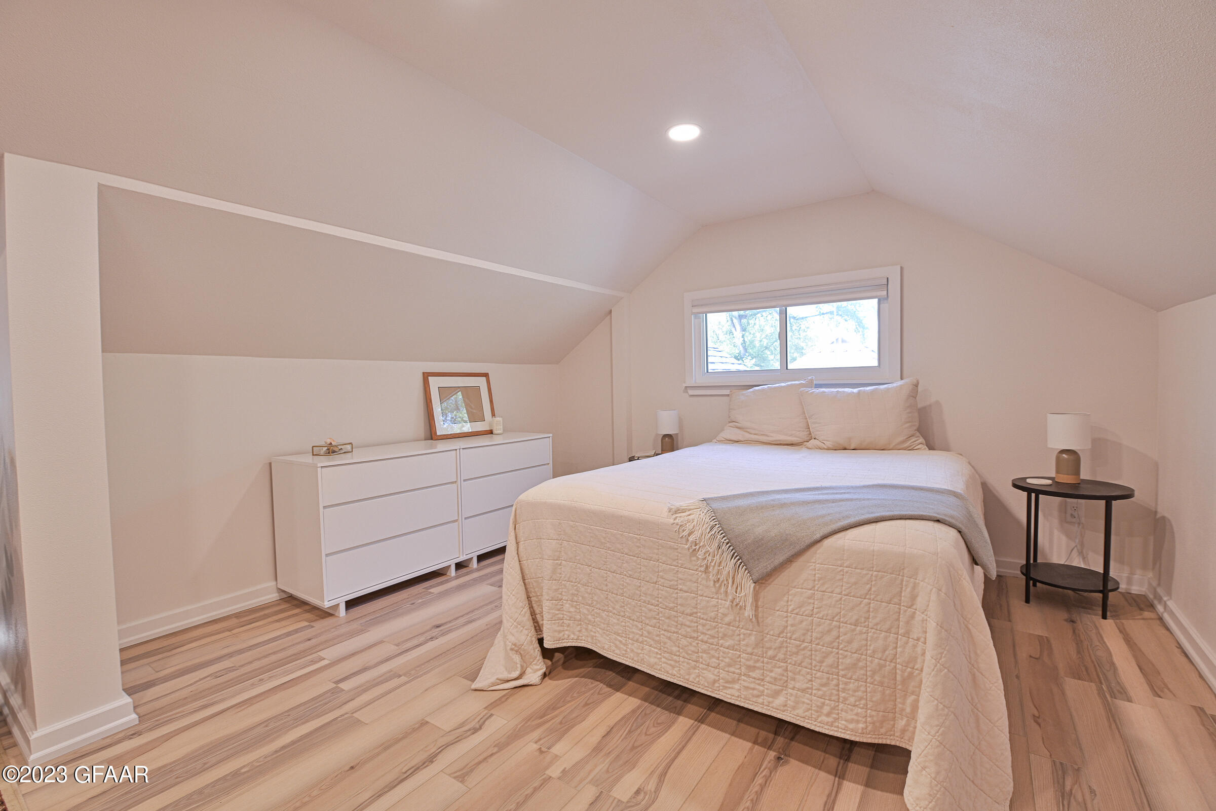 2109 UNIVERSITY Avenue